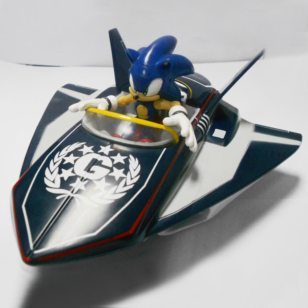 Space Ship with Wheels and Sonic Figure